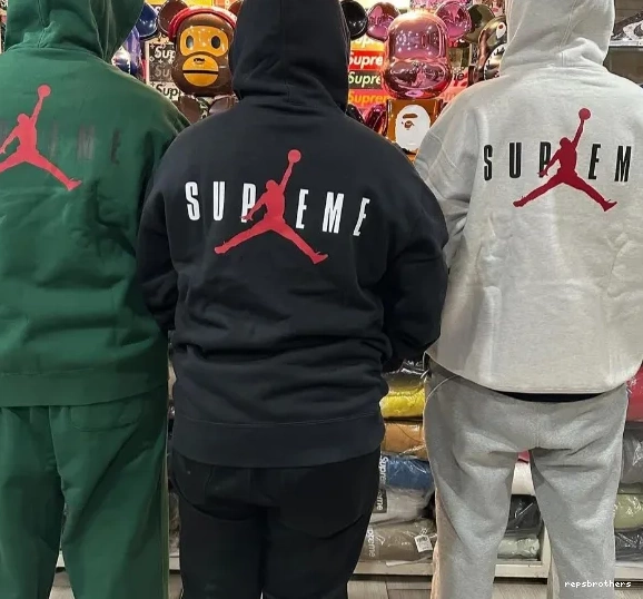 ¥329 SWEATSHIRT HOODED 24FW 0715